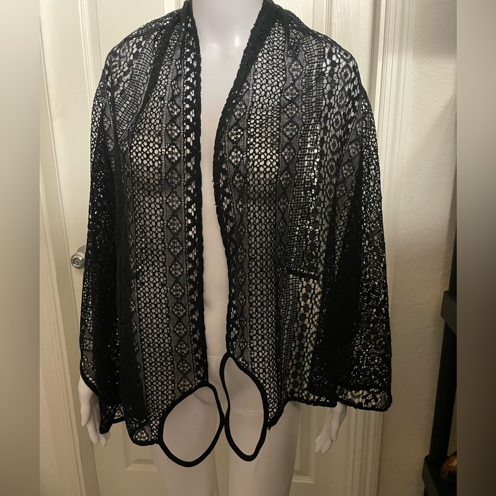 Victoria’s Secret black cropped crocheted floral lace beach/Casual coverup shrug